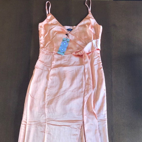 NWT Boohoo Satin Maxi - Picture 3 of 4